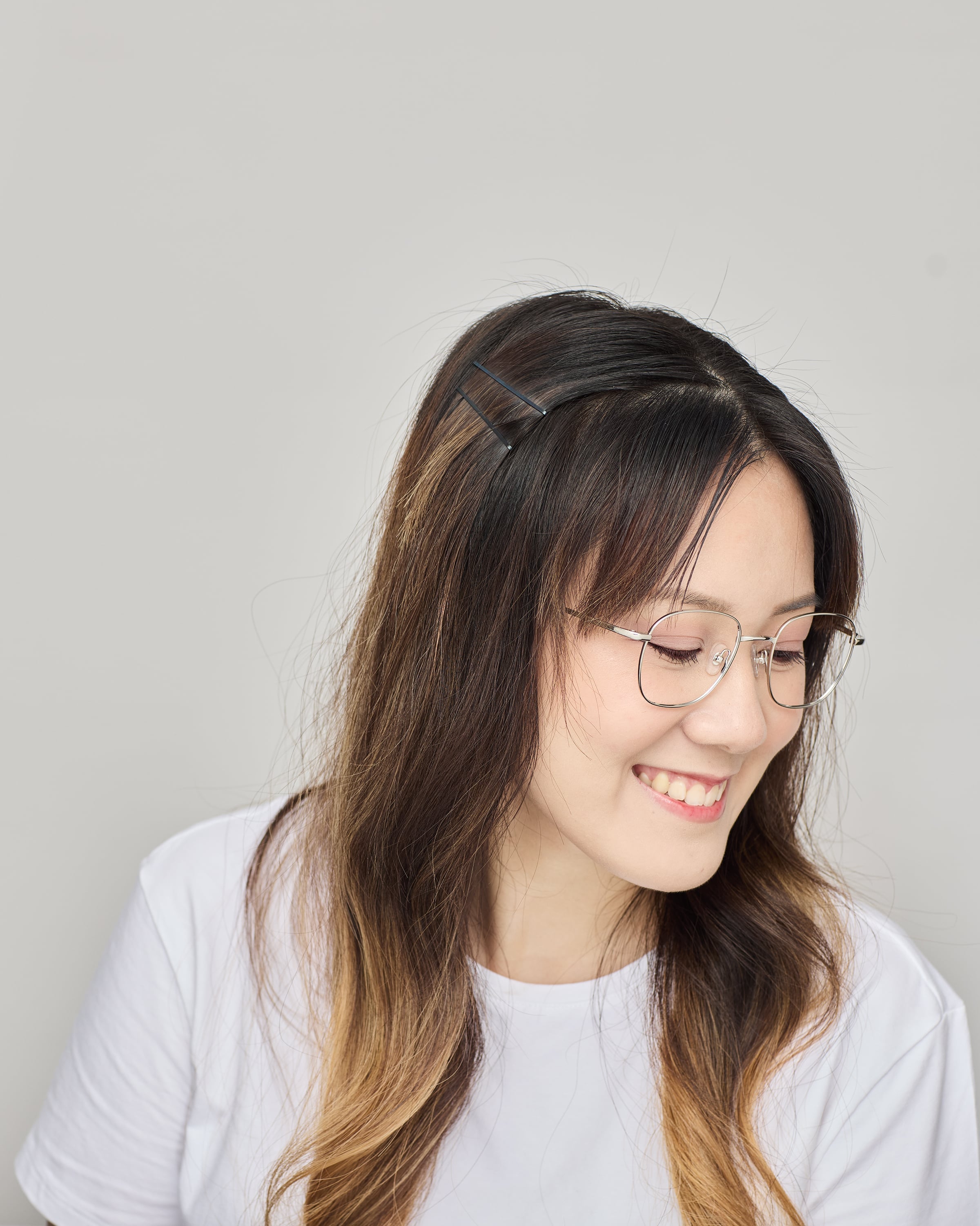 Tze wearing the Wells frame in Silver