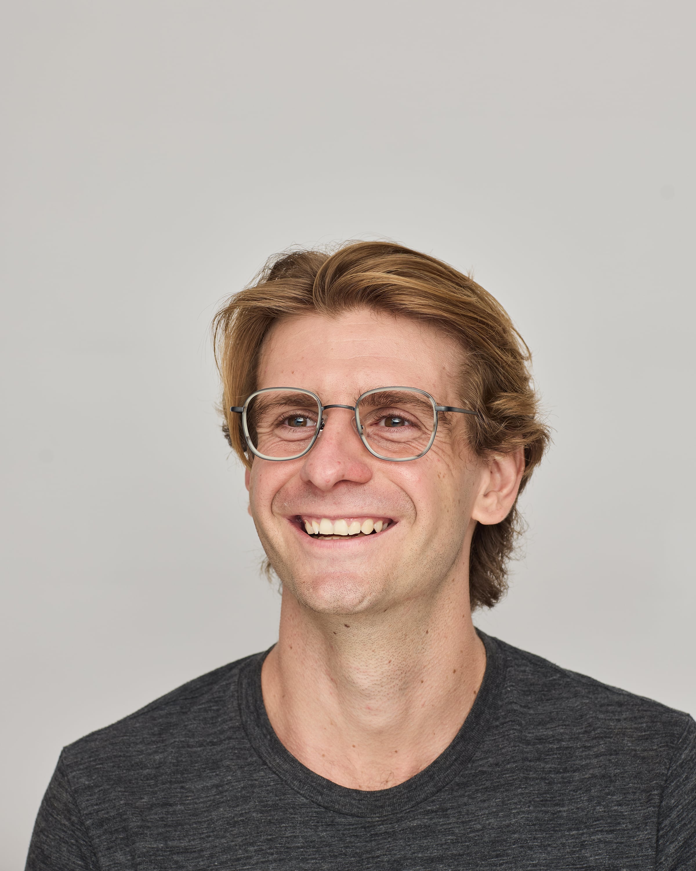 Antoine wearing the Wells frame in Brushed Gun